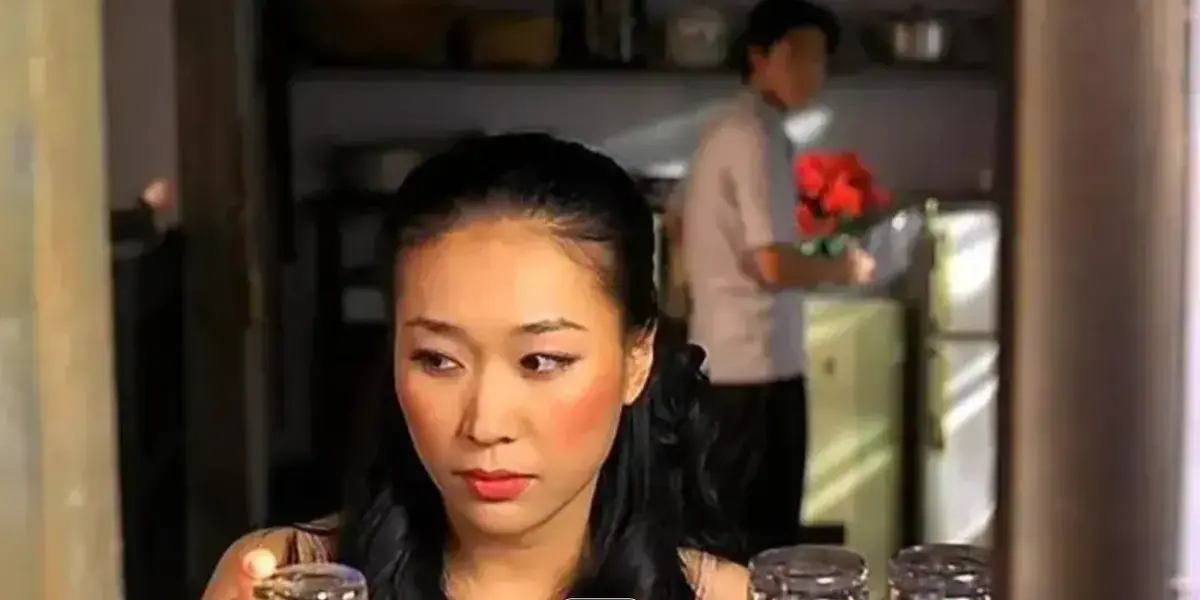 《爱的色放》-2001年韩国经典电影-朴在浩执导-光州事件背景下的偷窥与禁忌之恋-未删减高清在线免费看