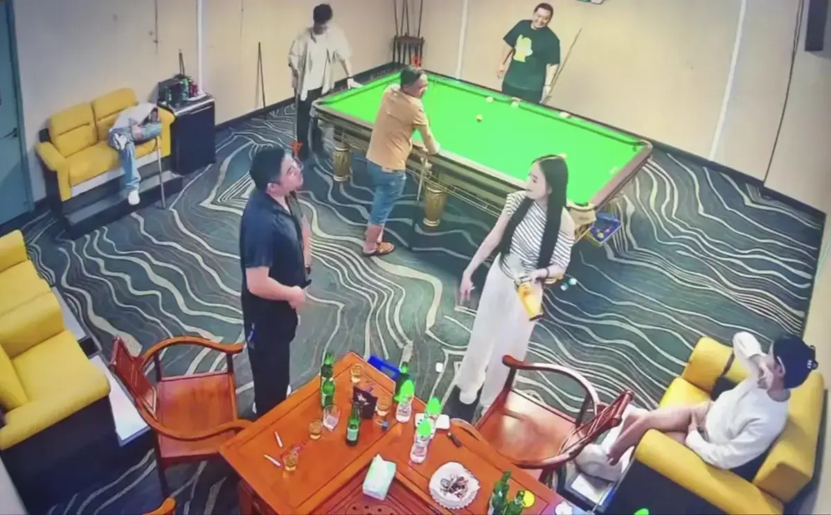 想看《海口台球厅“2V5”对战监控》？男女混打2V5对决，高清监控视频免费看，精彩内容不容错过！