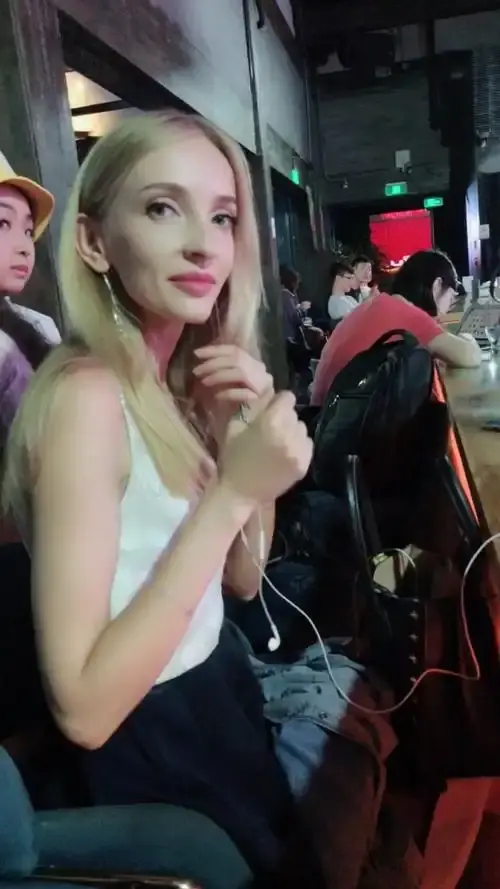 《捷克街头搭讪》系列展现社交技巧与人文魅力