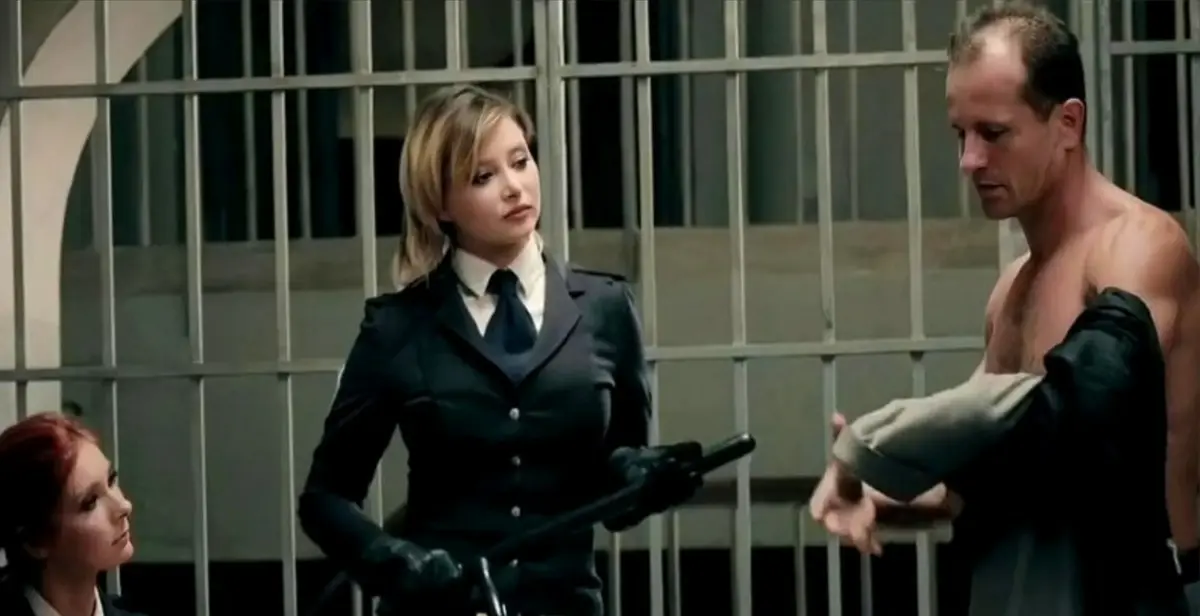 《高压监狱》法国电影无删减版HD中字在线-《高压监狱》高清完整版免费播放-蓝光影院-铁门之后谁是囚徒？