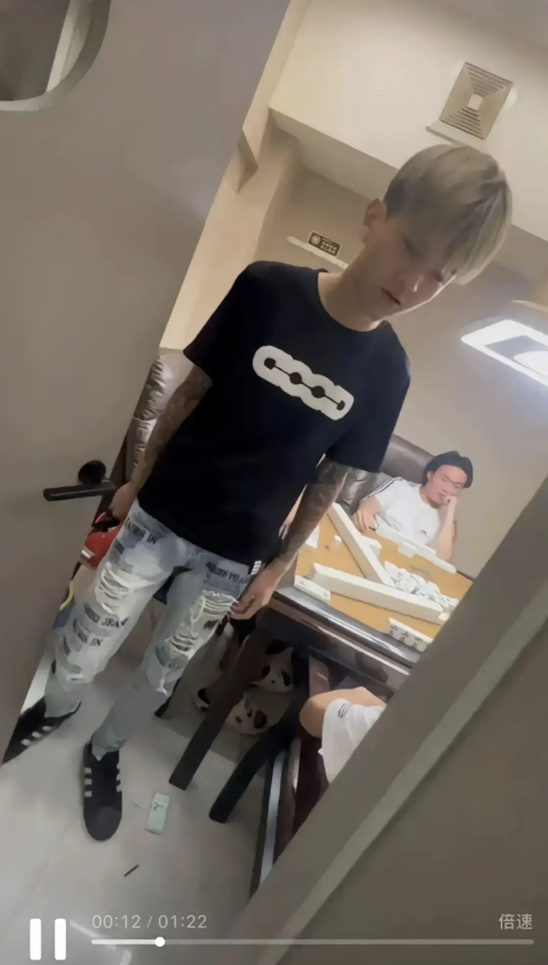 《国服达摩潮汕网红事件》全内容-麻将室惊现3秒18拳-女票被摸手冲突高清呈现