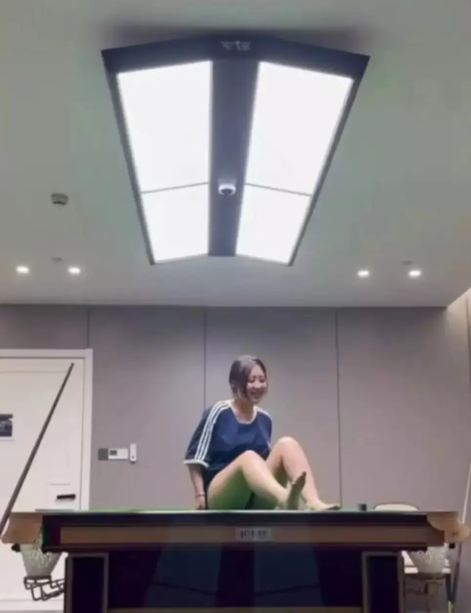 江苏东台名爵台球厅助教风波引关注 - 《江苏东台名爵台球厅事件》隐秘视频曝光，HD高清播放！