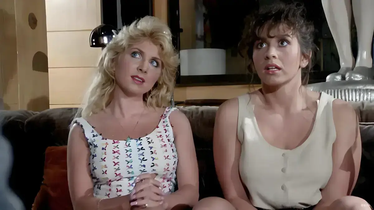 爆笑剧情《美丽小蜜桃》美剧无删减高清版 - 免费在线看《美丽小蜜桃》全集中文版