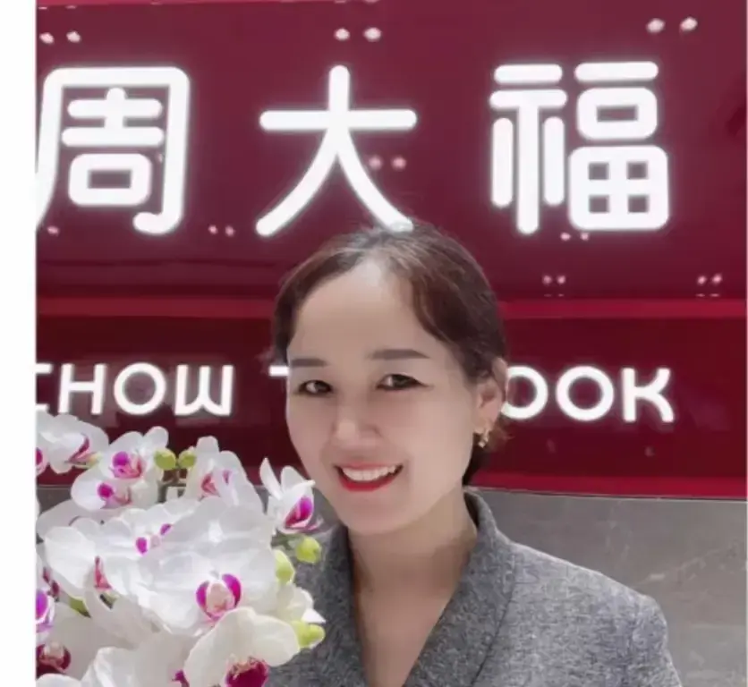 《周大福盐城射阳门店一拖三事件》全流程回顾，射阳门店现场直击