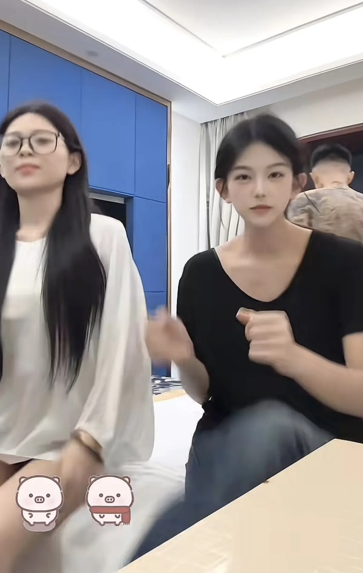 《小女王和诗颖陈美娇》全季无删减高清在线观看 - 《小女王和诗颖陈美娇之校园风云》百度网盘资源免费获取 - 1v3反杀情节超刺激！