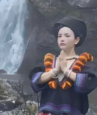 樱花动漫提供《苗族瀑布女孩》高清在线播放，全季内容免费看，网盘分享持续有效！ 